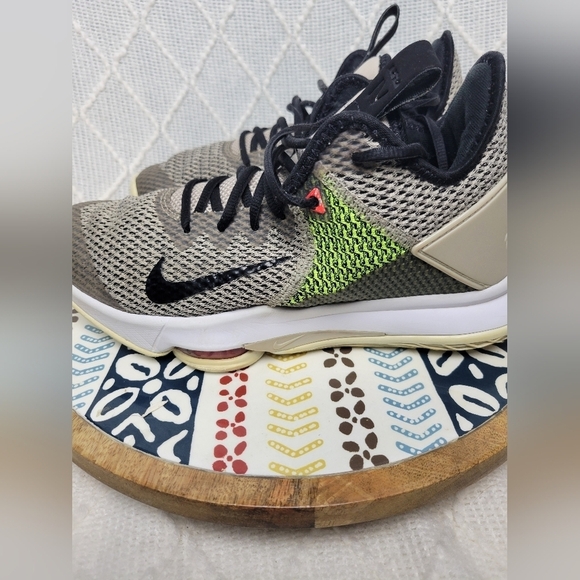 Nike LeBron Witness IV Basketball Shoes‎ String Bla - Picture 4 of 16